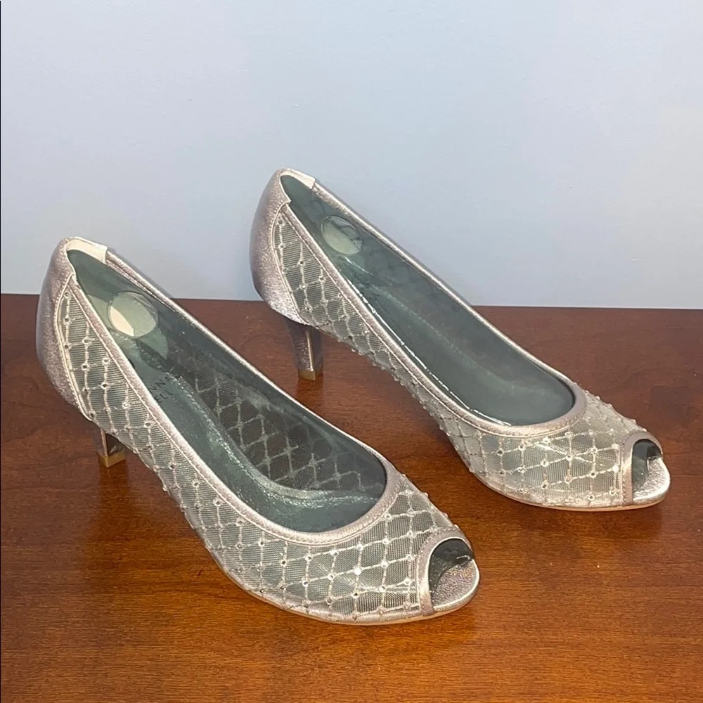 Adrianna Papell NIB Silver Peep-Toe Kitten Heels Women's Shoes Size 6 - Picture 3 of 5